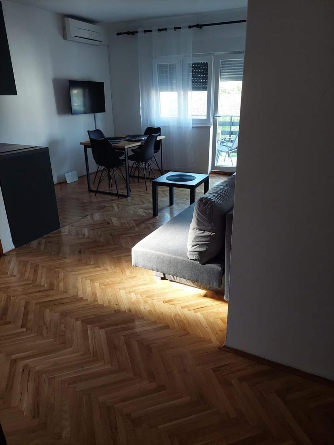 Apartmani Suhi Brod Medulin Buitenkant foto