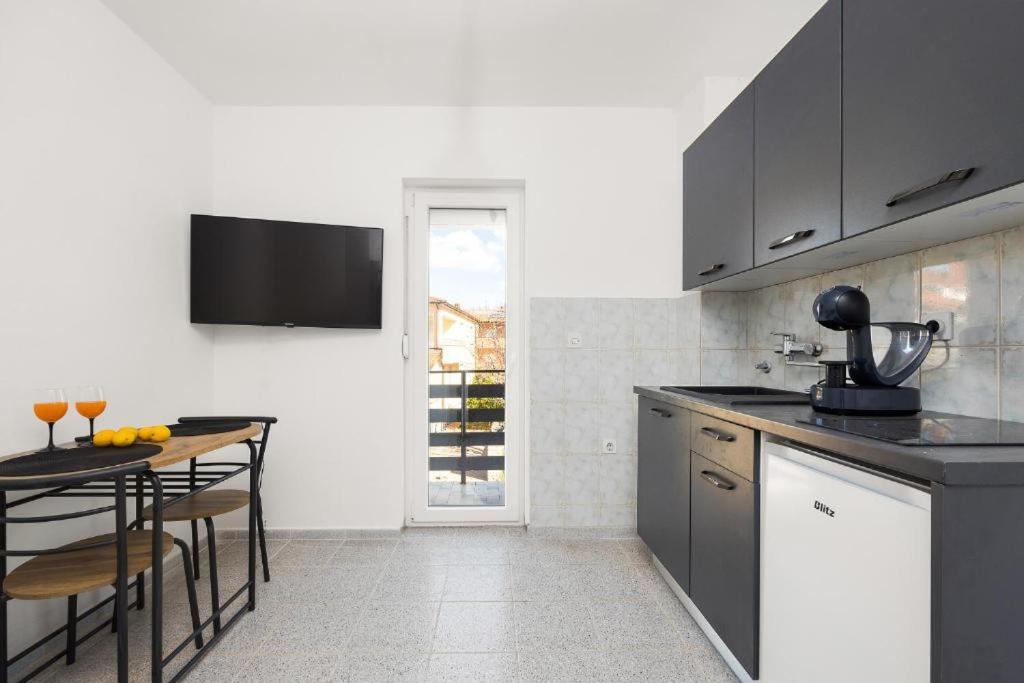 Apartmani Suhi Brod Medulin Buitenkant foto